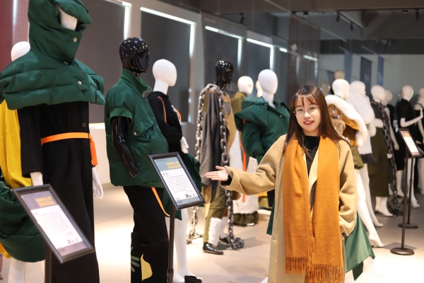 王勝偉老師展廳講解